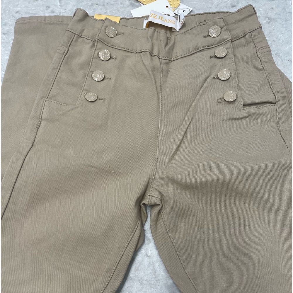⭐️High waist pants with sailor button detail. Stretchy material.